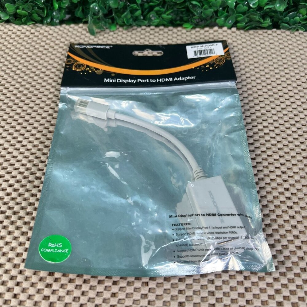 New Monoprice Mini Display Port To HDMI Adapter with Audio Support White NIB